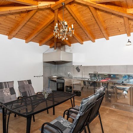 Villa Buroli With Pool, Sauna And Jacuzzi 外观 照片