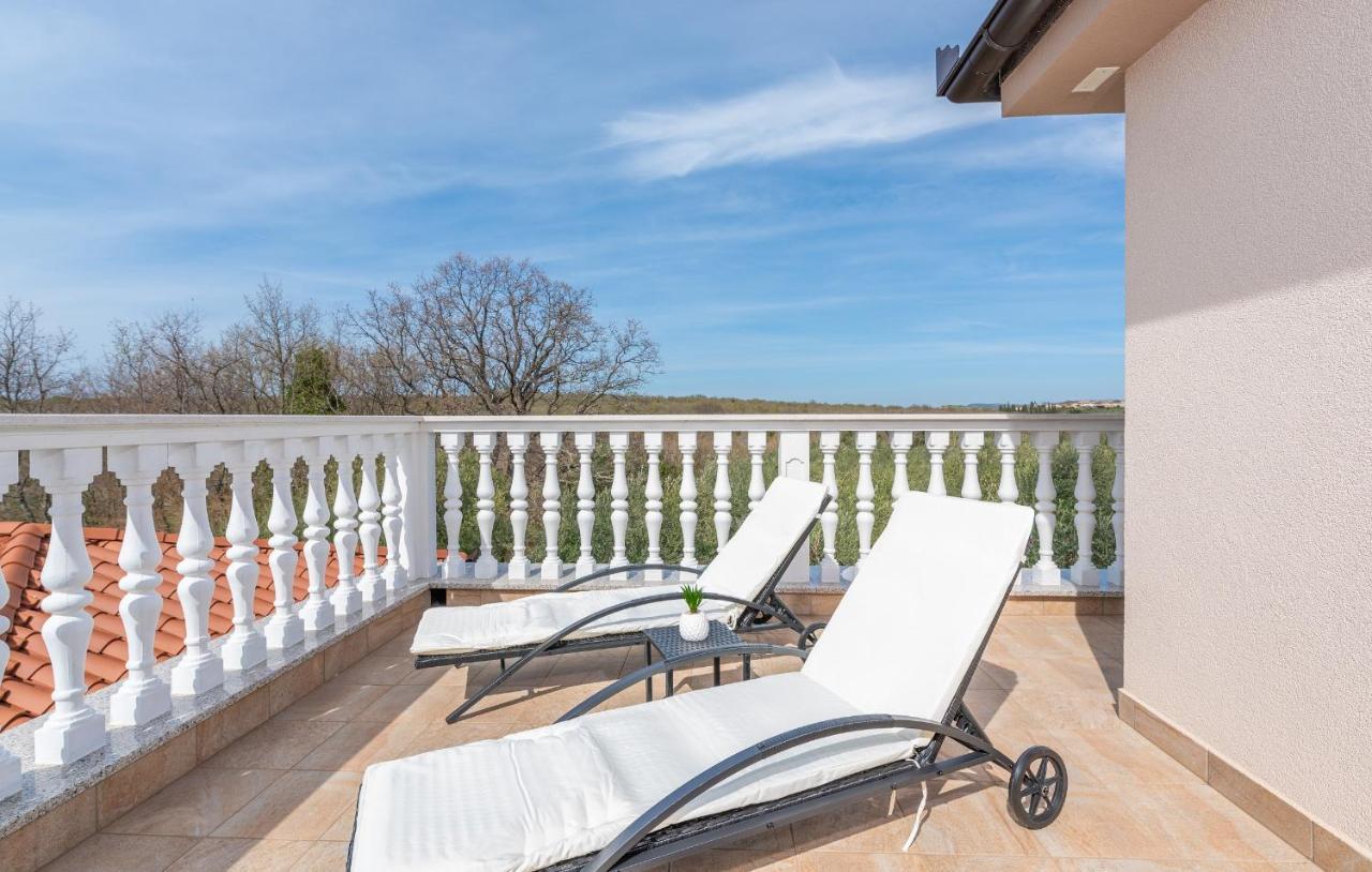 Villa Buroli With Pool, Sauna And Jacuzzi 外观 照片