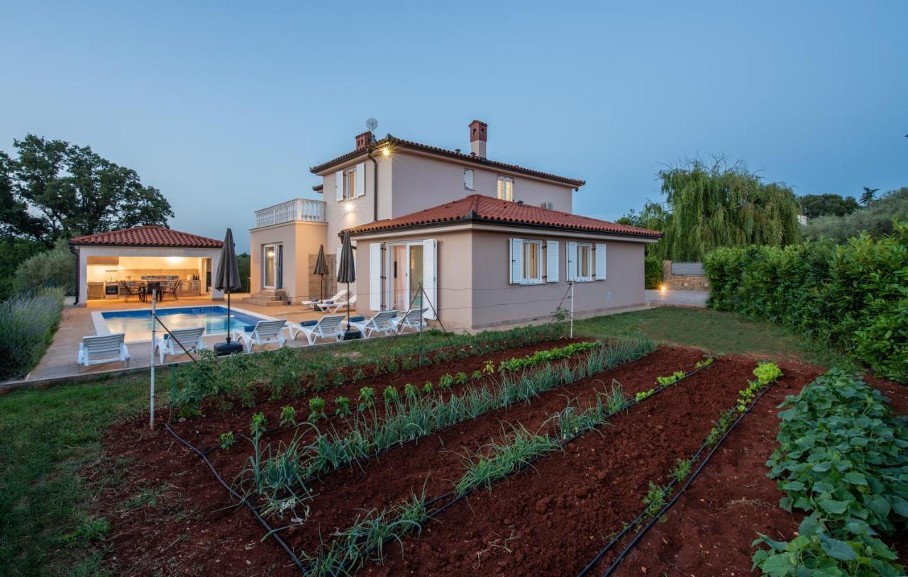 Villa Buroli With Pool, Sauna And Jacuzzi 外观 照片