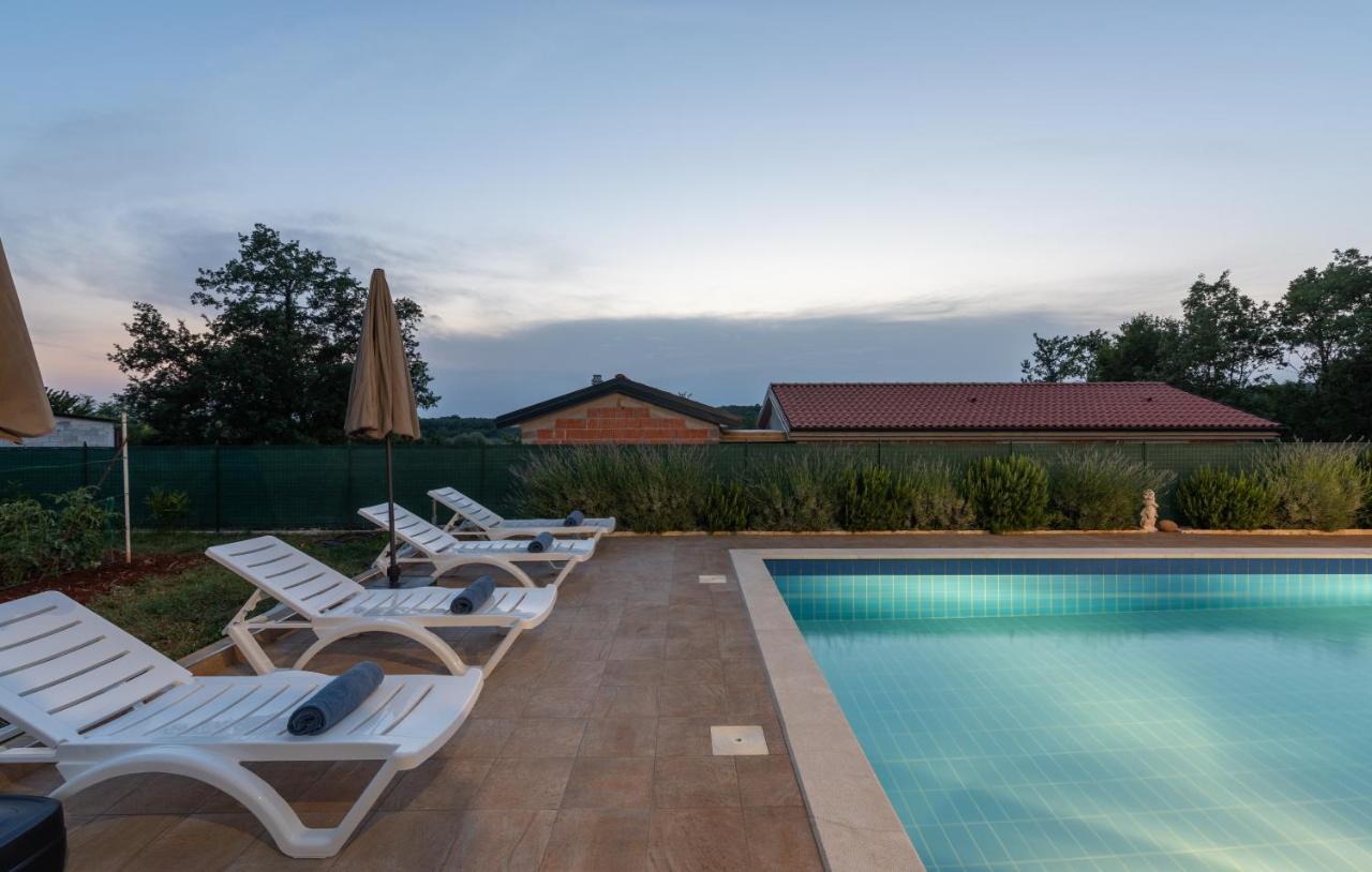 Villa Buroli With Pool, Sauna And Jacuzzi 外观 照片