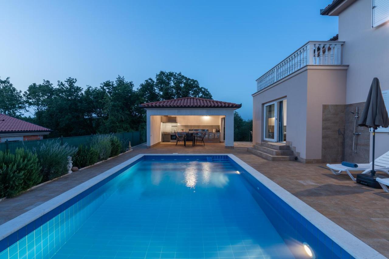 Villa Buroli With Pool, Sauna And Jacuzzi 外观 照片