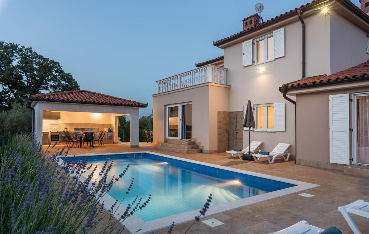 Villa Buroli With Pool, Sauna And Jacuzzi 外观 照片
