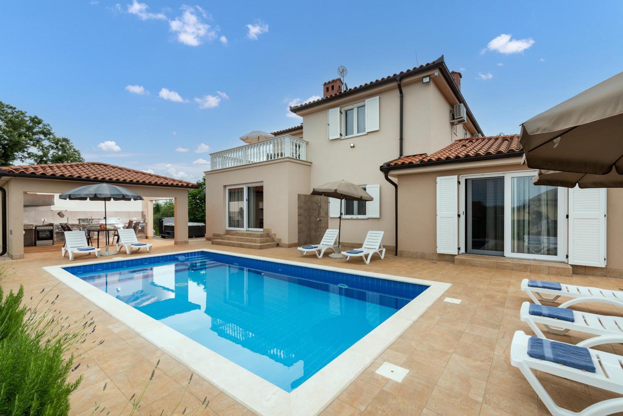 Villa Buroli With Pool, Sauna And Jacuzzi 外观 照片