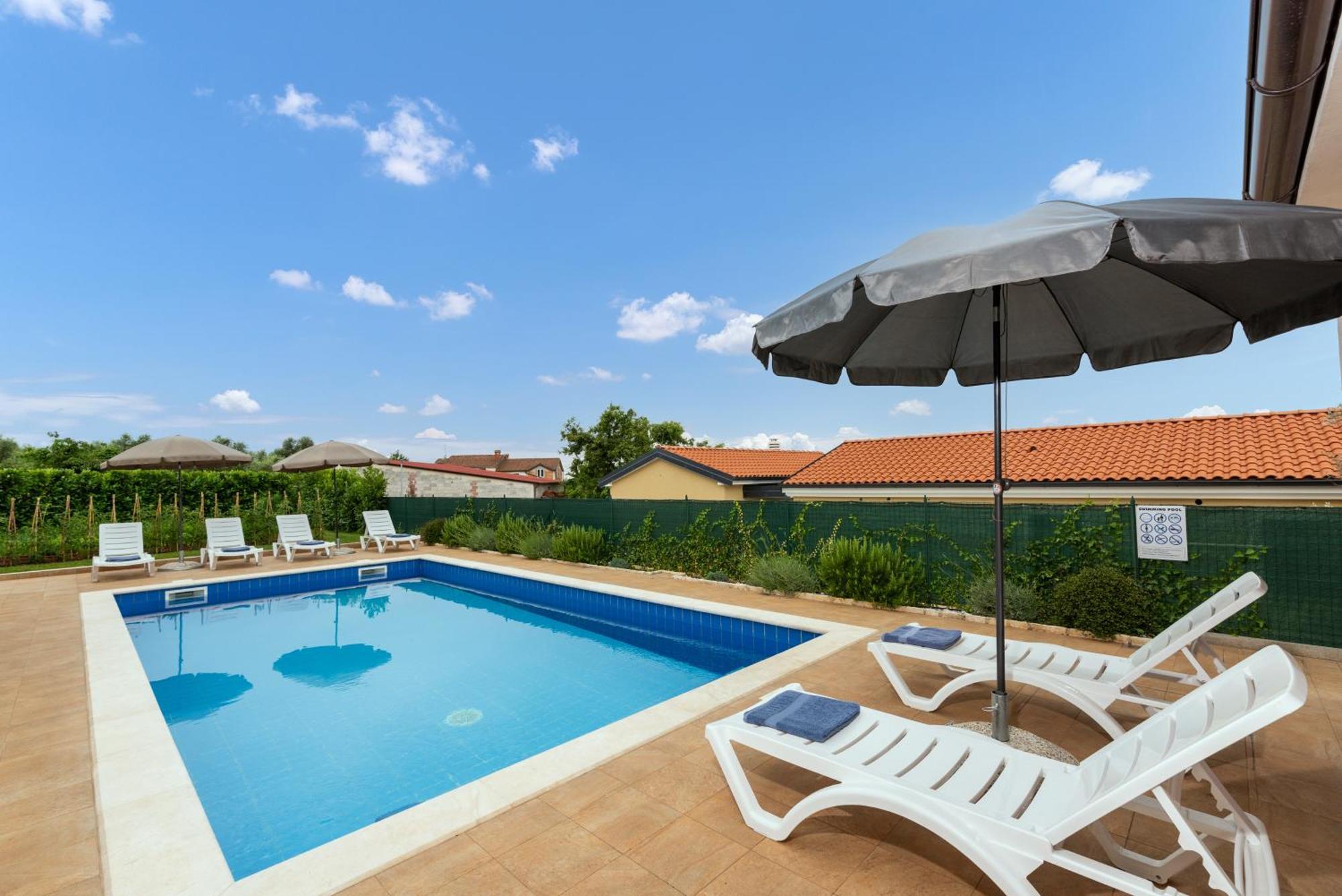 Villa Buroli With Pool, Sauna And Jacuzzi 外观 照片