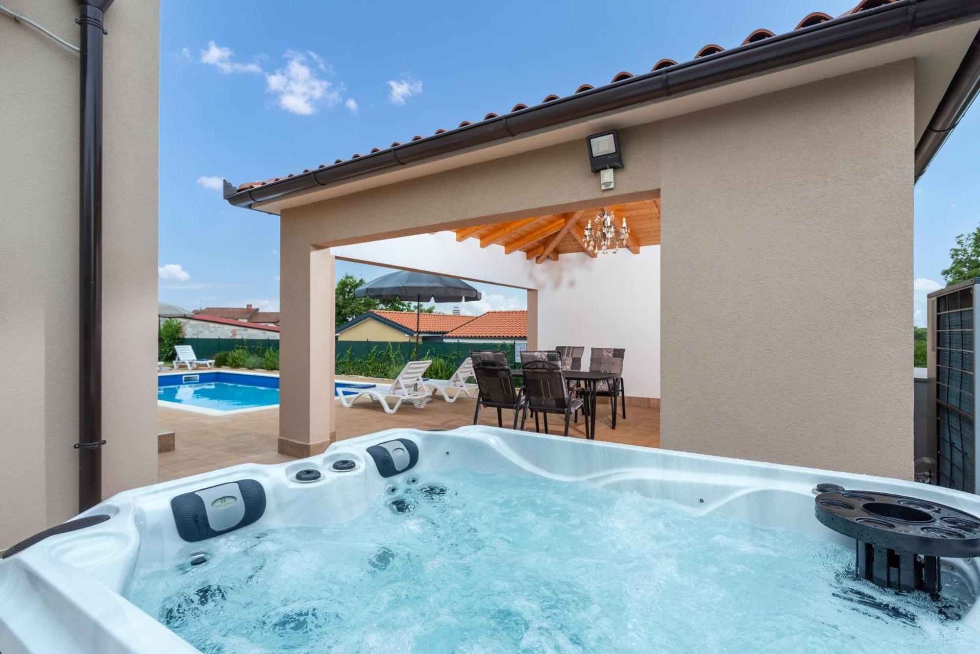 Villa Buroli With Pool, Sauna And Jacuzzi 外观 照片