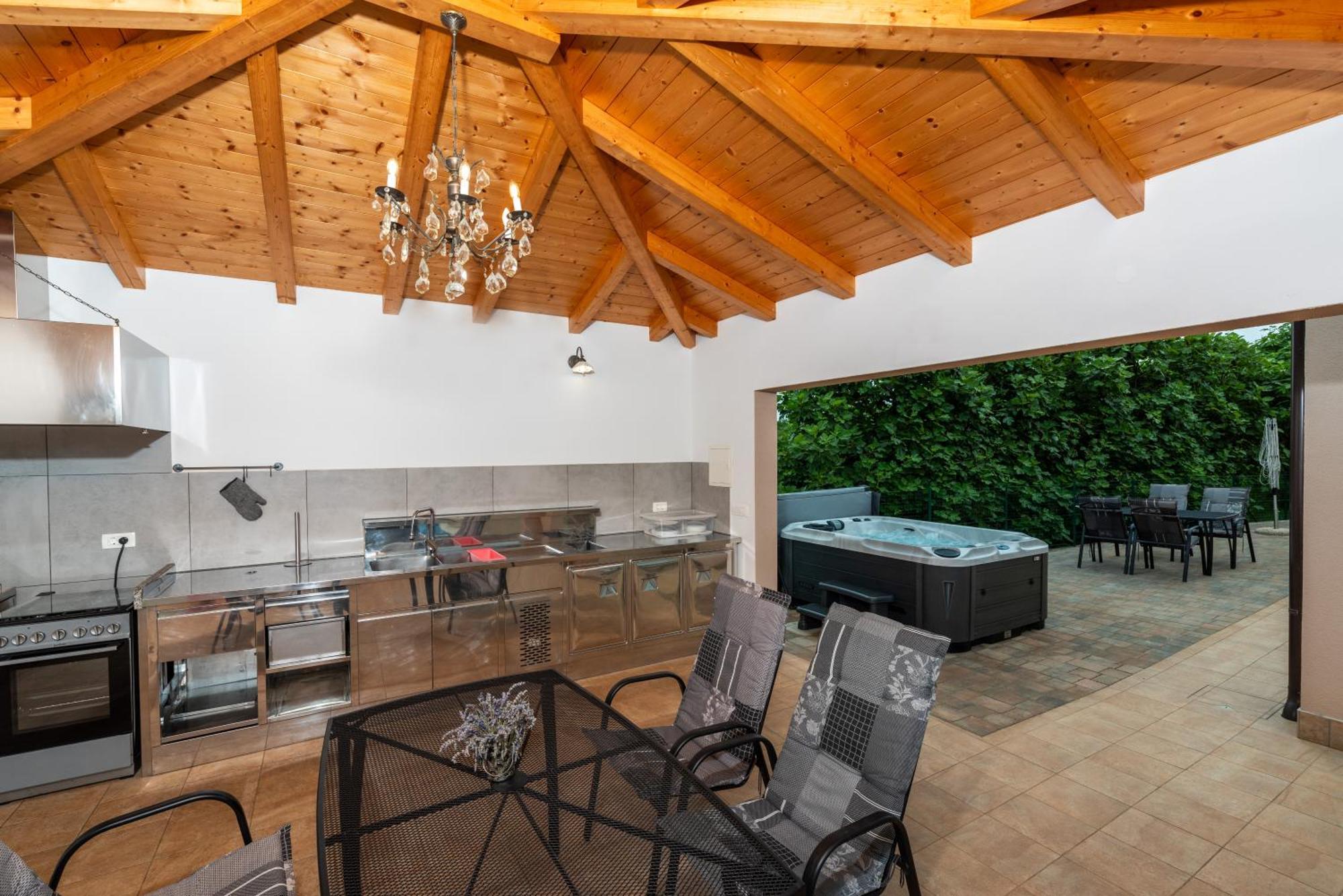 Villa Buroli With Pool, Sauna And Jacuzzi 外观 照片